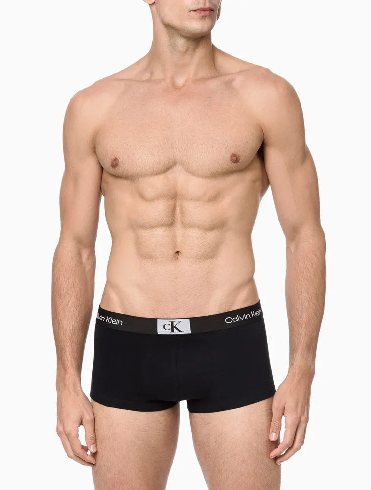 CUECA MASCULINA LOW RISE TRUNK COTTON 1996 CALVIN KLEIN UNDERWEAR PRETO