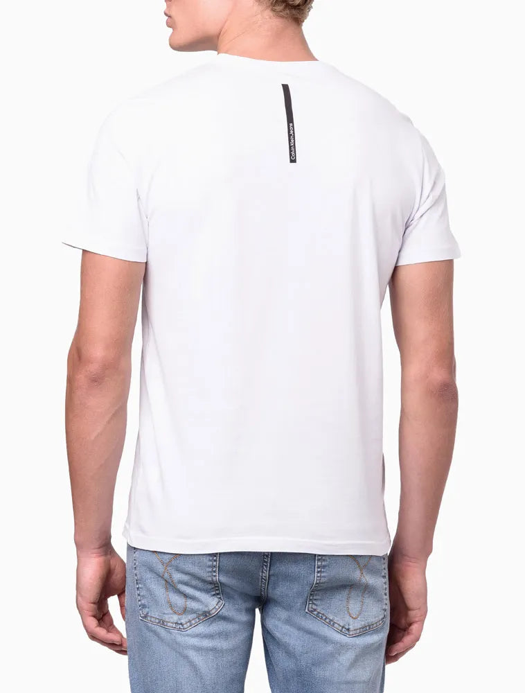 CAMISETA MASCULINA DE ALGODÃO BÁSICA ESTAMPA LOGO PALITO CALVIN KLEIN JEANS BRANCOCAMISETA MASCULINA DE ALGODÃO BÁSICA ESTAMPA LOGO PALITO CALVIN KLEIN JEANS BRANCO