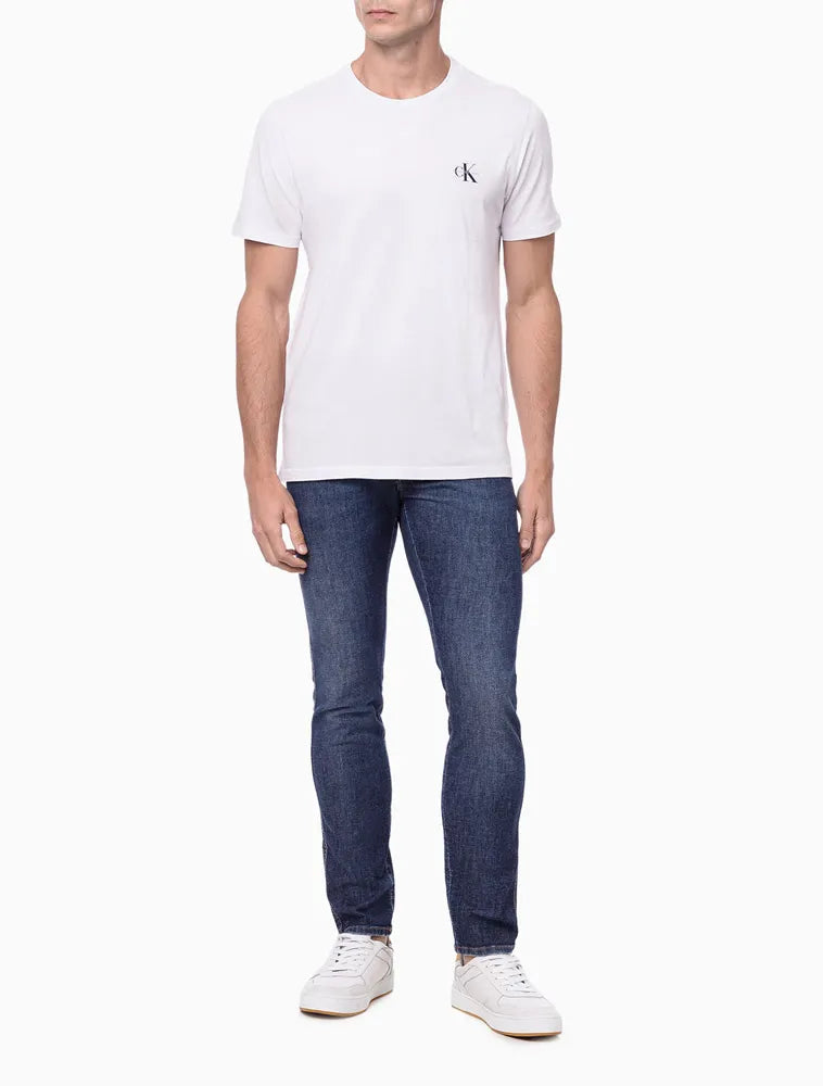 CAMISETA MASCULINA BÁSICA ESTAMPA LOGO REISSUE NO PEITO CALVIN KLEIN JEANS BRANCO