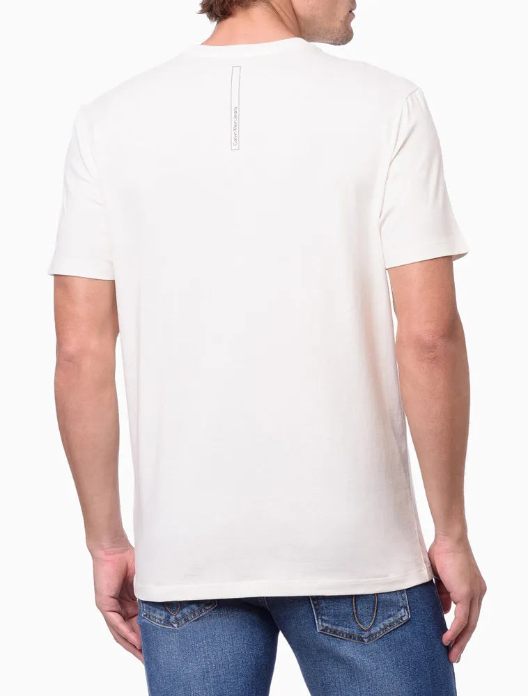 CAMISETA MASCULINA PALITO LOGO CALVIN KLEIN JEANS OFF WHITE