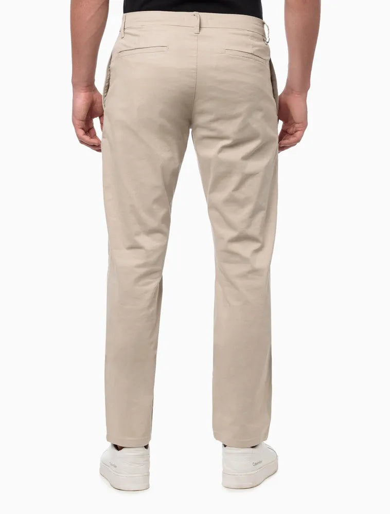 CALÇA MASCULINA DE CHINO RETA ESSENTIAL CALVIN KLEIN CÁQUI