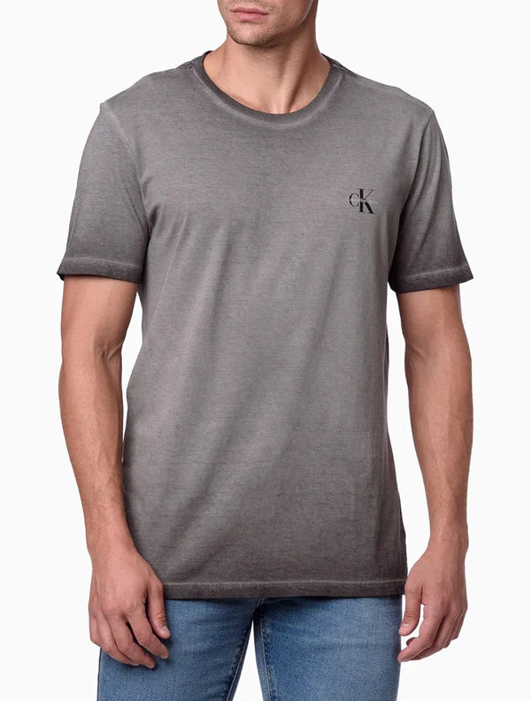 CAMISETA MASCULINA REISSUE TINTO CALVIN KLEIN JEANS CHUMBO