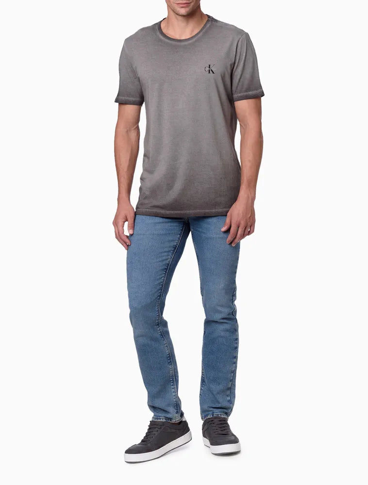 CAMISETA MASCULINA REISSUE TINTO CALVIN KLEIN JEANS CHUMBO